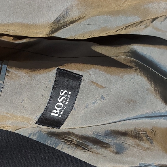 HUGO BOSS THREE BUTTON BLAZER! - Picture 8 of 11